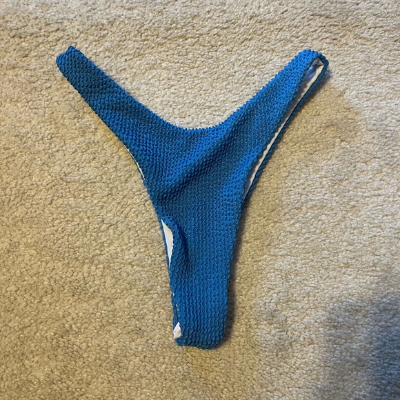 Blue ruffled bikini👙 - Picture 2 of 8